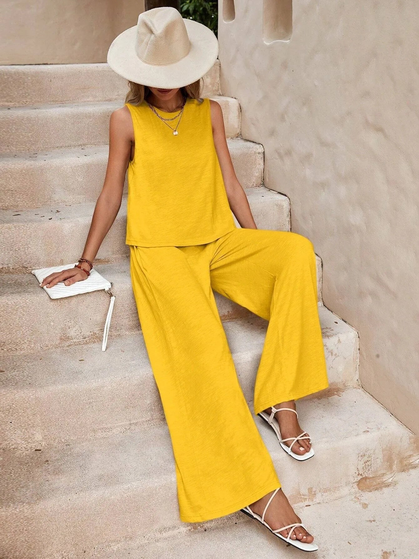 Nura™ – 2-delt Loungewear Sæt i Ensfarvet Design