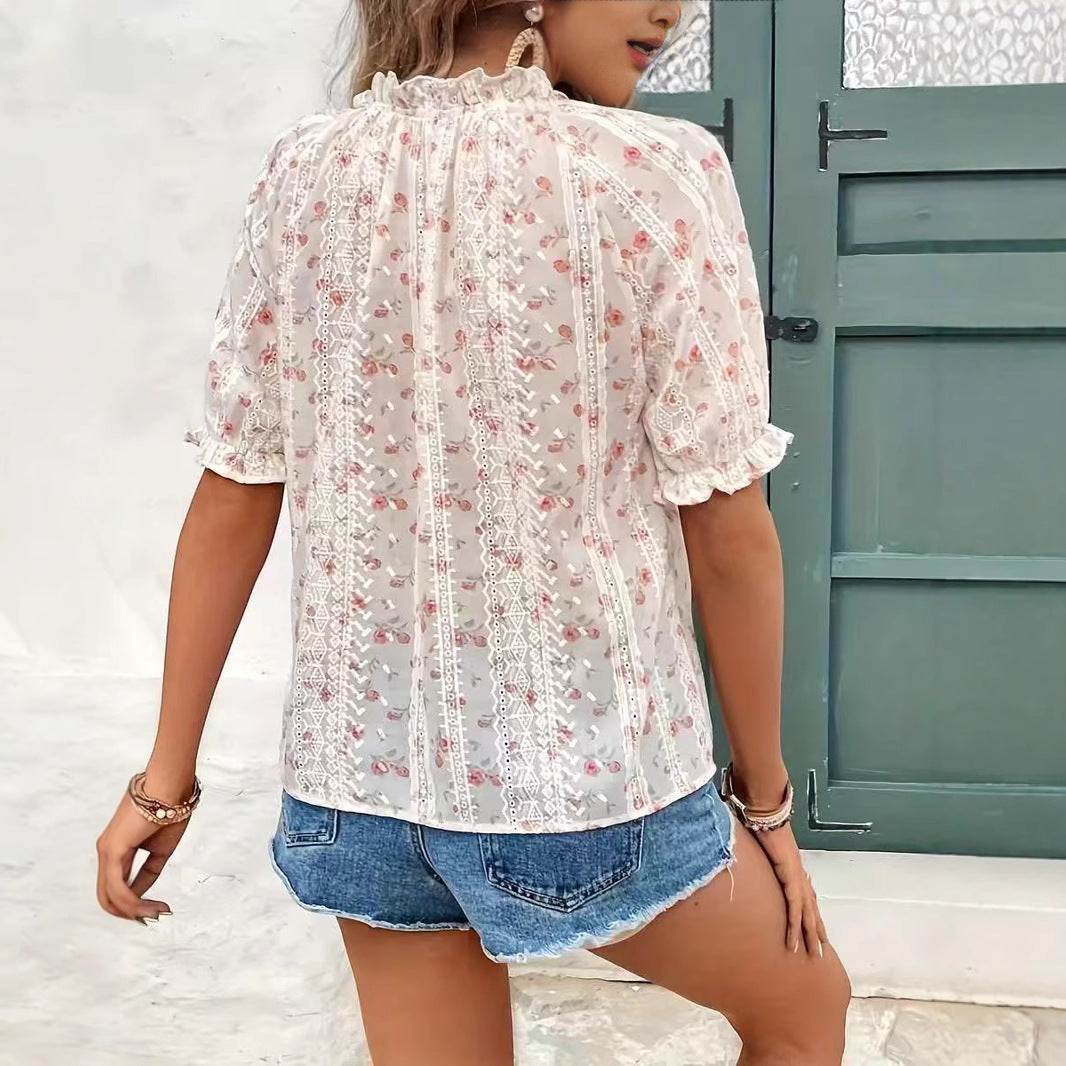 Liva™ – Let Sommerbluse med Romantisk Blomsterprint